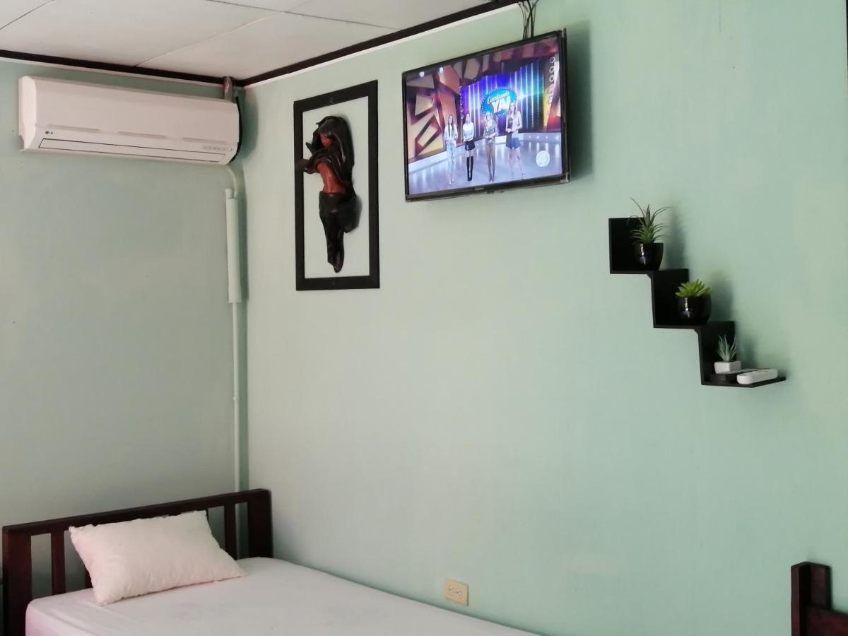 La Fortuna Red Frog Hotel מראה חיצוני תמונה