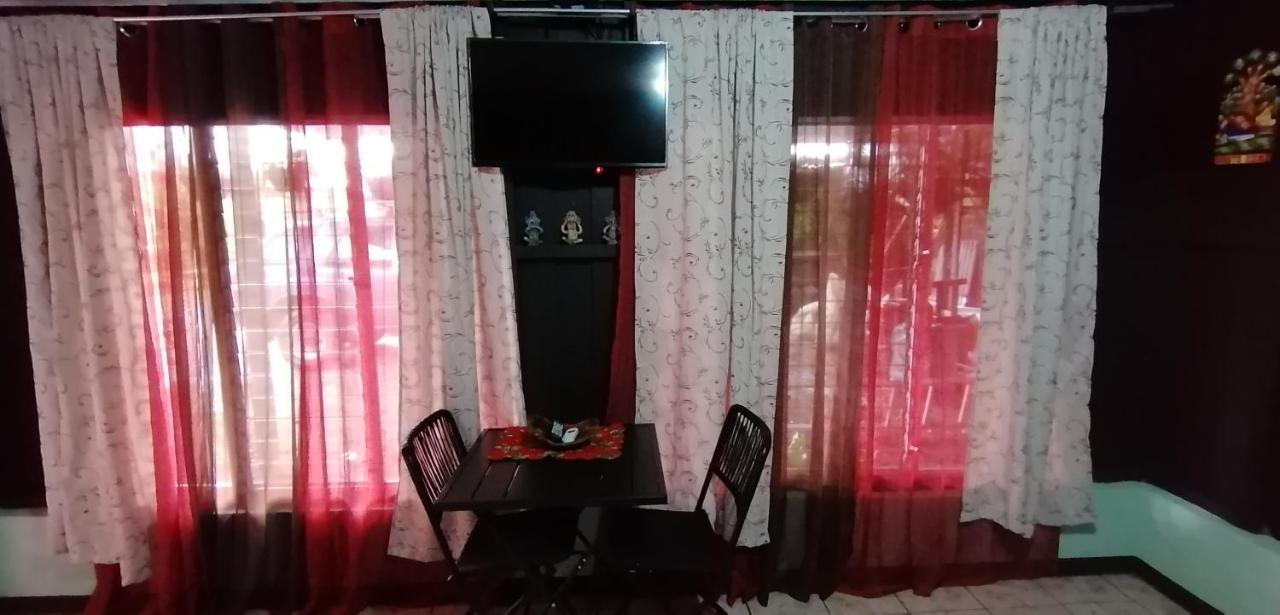 La Fortuna Red Frog Hotel מראה חיצוני תמונה